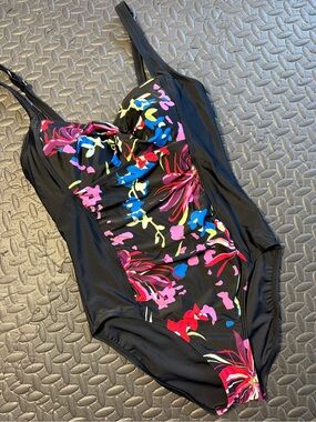 dip Black Floral One-Piece Figure Flattering Swimsuit Size Medium